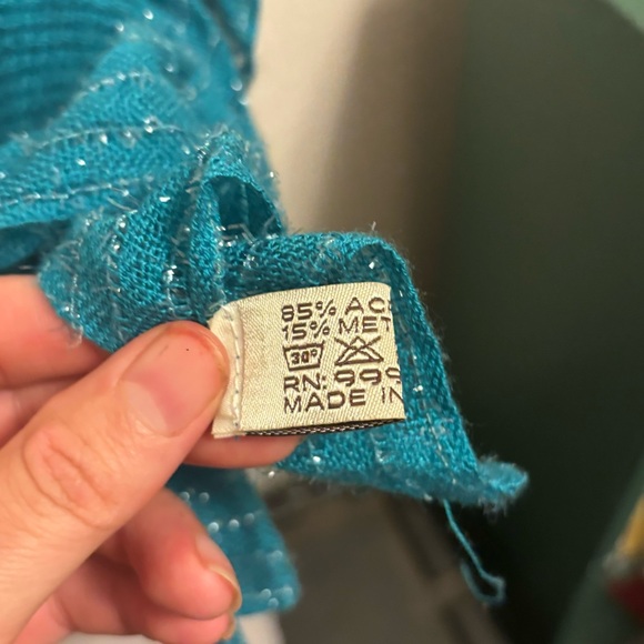 Elegant scrunchie scarf in turquoise - Picture 10 of 11